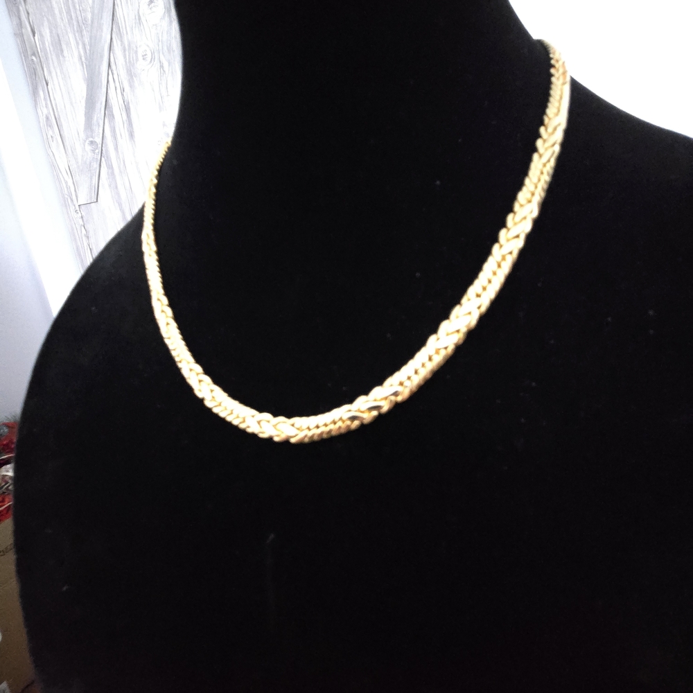 Elegant Gold Women's Necklace